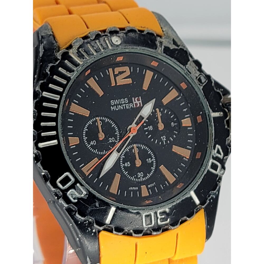 Retro Swiss Hunter Chronograph Watch - Vintage Vibes with Modern Function